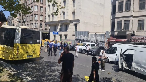 CHP'li İBB'nin otobüsleri bu sefer Beyoğlu'nda sahne aldı! T